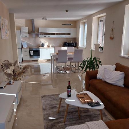 Frastak Apartment Hlohovec Bagian luar foto