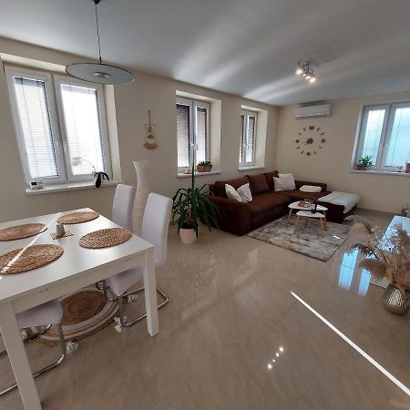 Frastak Apartment Hlohovec Bagian luar foto