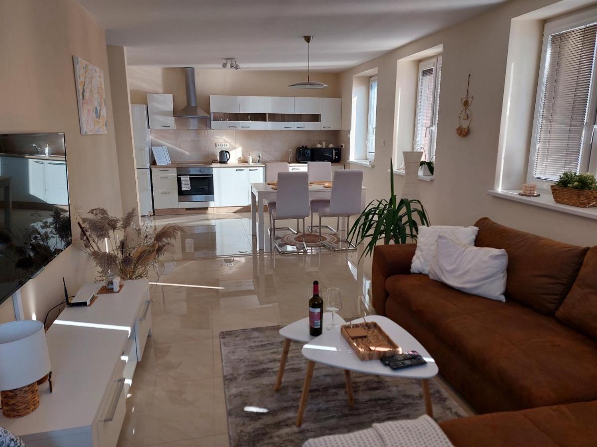 Frastak Apartment Hlohovec Bagian luar foto