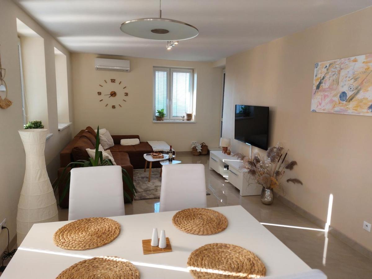 Frastak Apartment Hlohovec Bagian luar foto